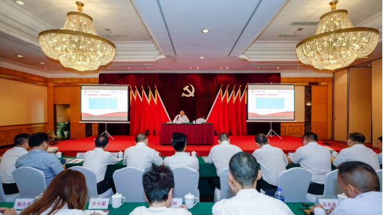 尊龍凱時集團任丁書記帶頭講授“不忘初心、牢記使命”主題教育專題黨課